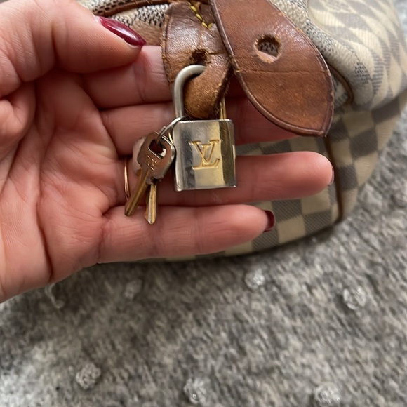 Louis Vuitton bag - Picture 3 of 6